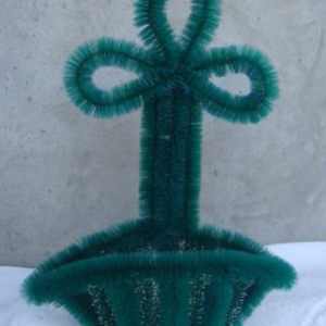 Корзина с крестом фон (100х70)